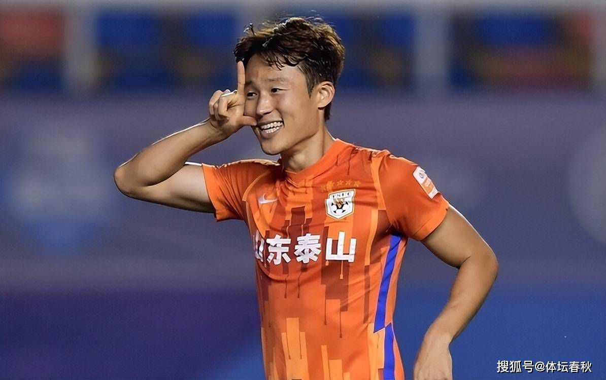 小林次郎知道哥哥小林一郎来济世堂偷药的事情，生怕施天齐迁怒于自己，所以才打算隐藏真名。